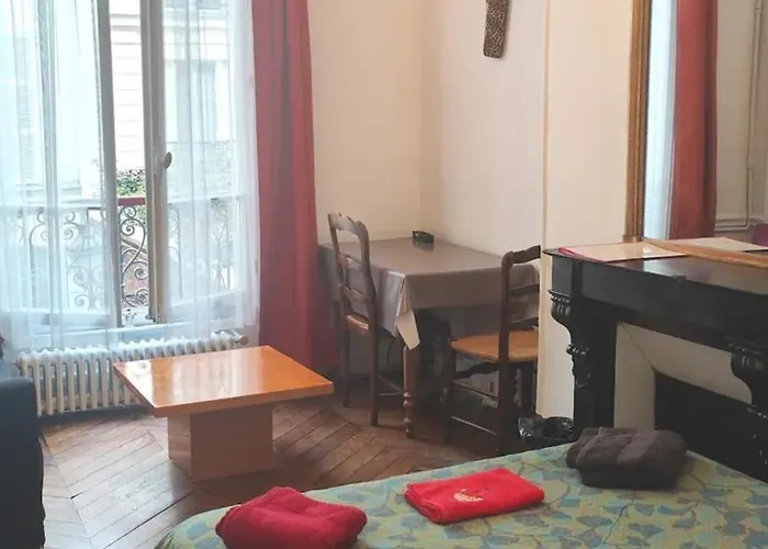 Central Room In Paris